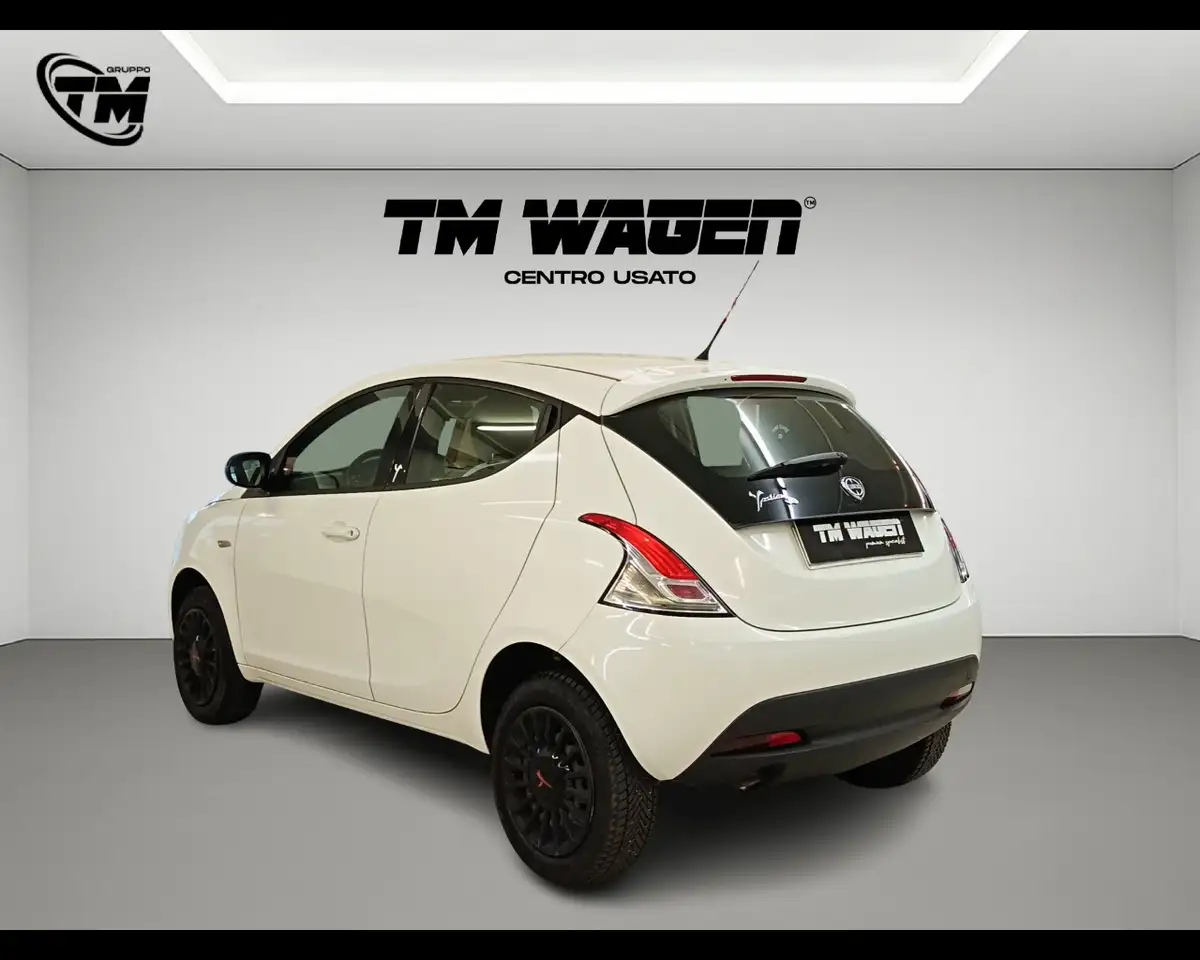2014 Lancia Ypsilon 3ª serie - Ypsilon 0.9 TwinAir 85 CV 5 porte Metan, photograph 5