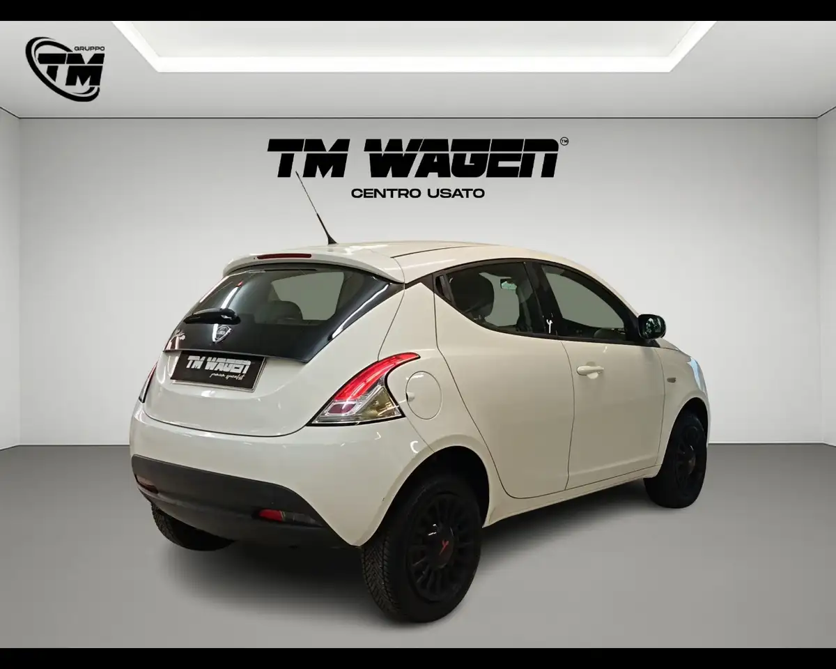 2014 Lancia Ypsilon 3ª serie - Ypsilon 0.9 TwinAir 85 CV 5 porte Metan, photograph 7
