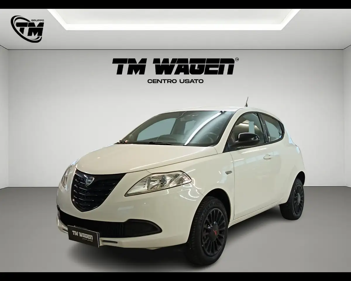 Lancia Ypsilon 3ª serie - Ypsilon 0.9 TwinAir 85 CV 5 porte Metan — photo 1 of 15